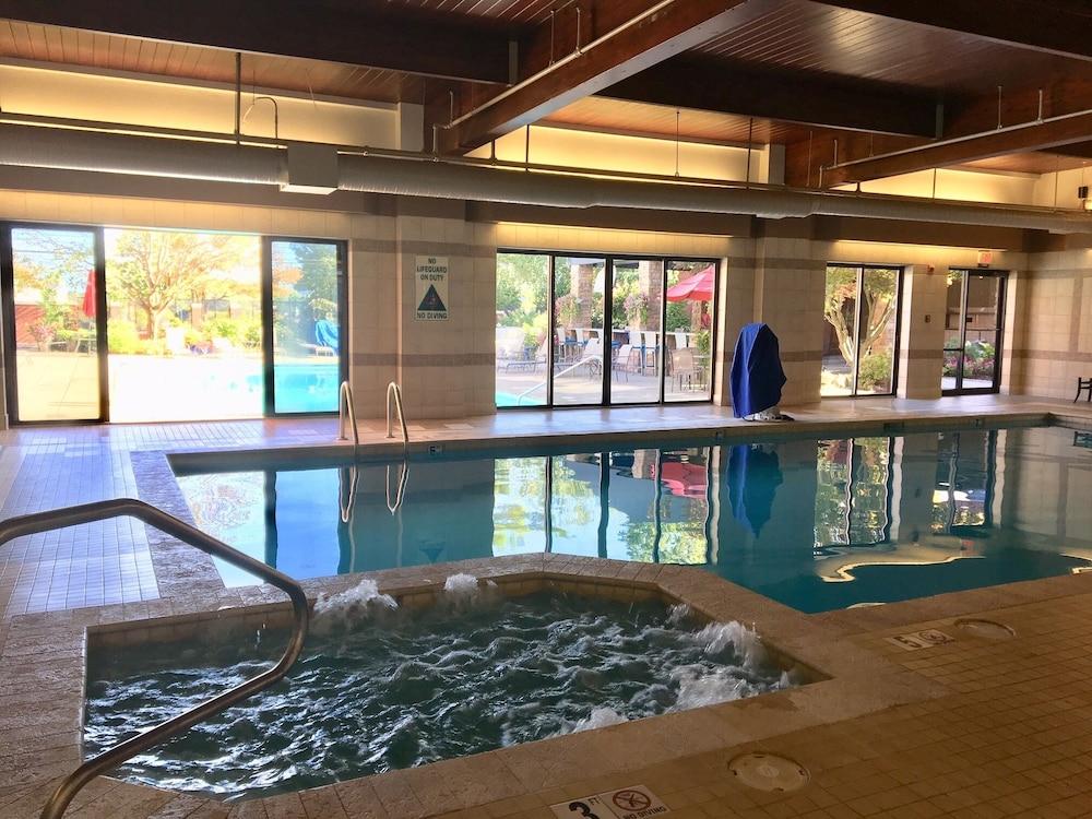 Doubletree By Hilton Akron Fairlawn Extérieur photo