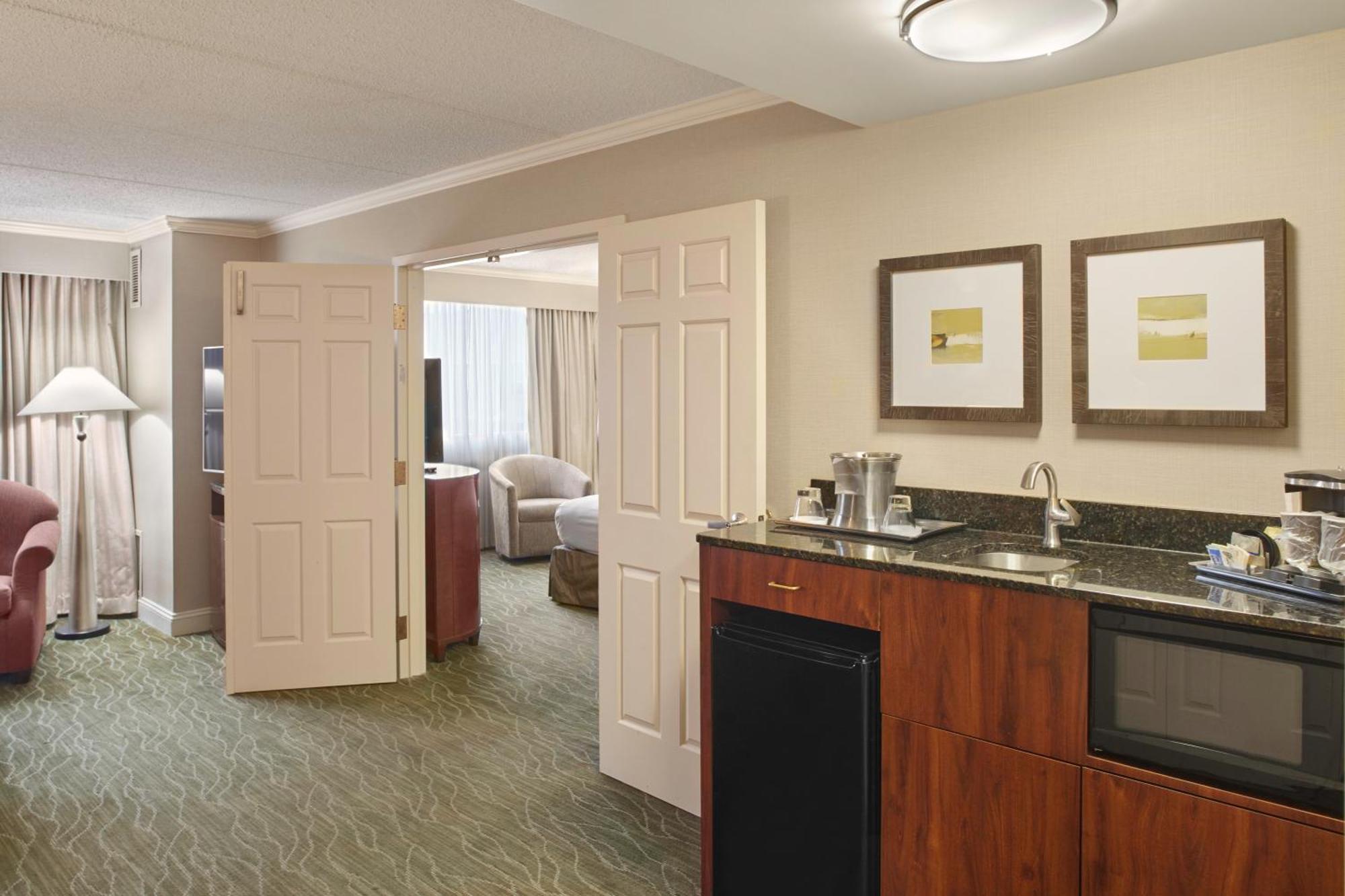 Doubletree By Hilton Akron Fairlawn Extérieur photo