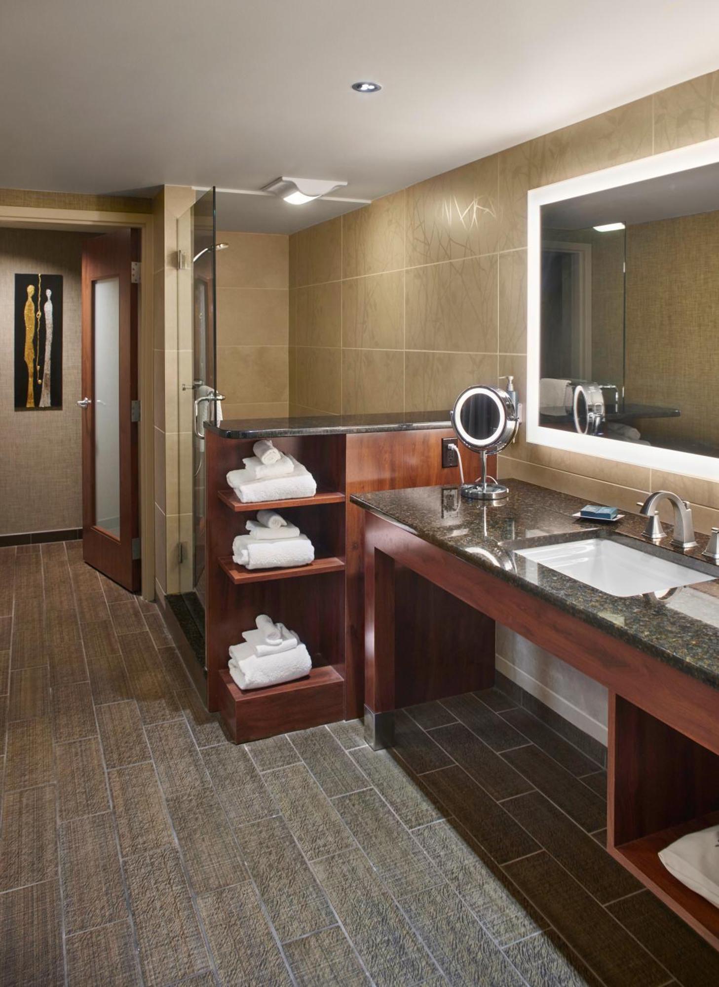 Doubletree By Hilton Akron Fairlawn Extérieur photo
