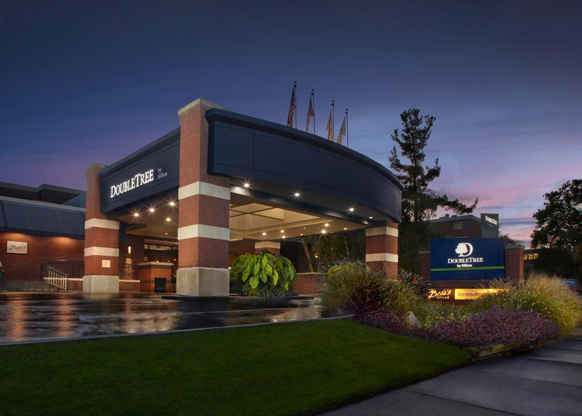 Doubletree By Hilton Akron Fairlawn Extérieur photo