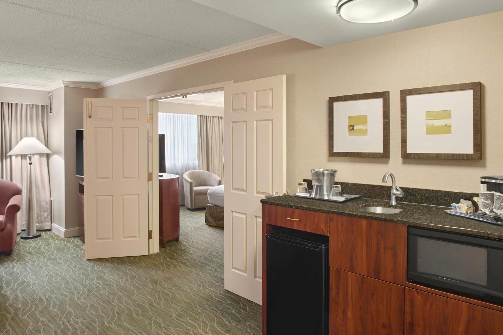Doubletree By Hilton Akron Fairlawn Extérieur photo